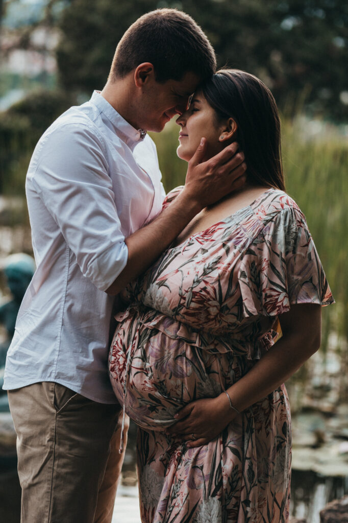 Portrait d'une future maman avec son mari