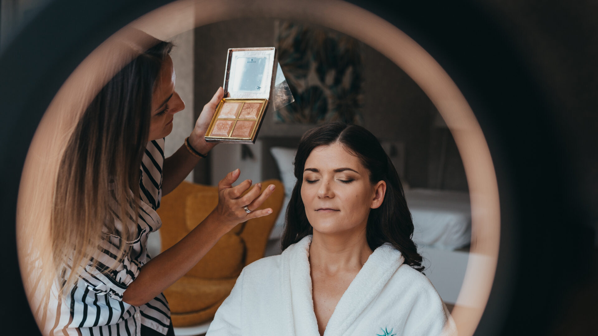 Préparatifs de la mariée, maquillage